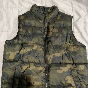 Boys 10-12 Fashionable vest, brad new no tags